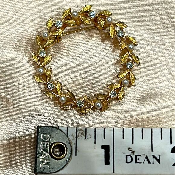 Vintage Gold and White Leaf Brooch - Picture 3 of 3